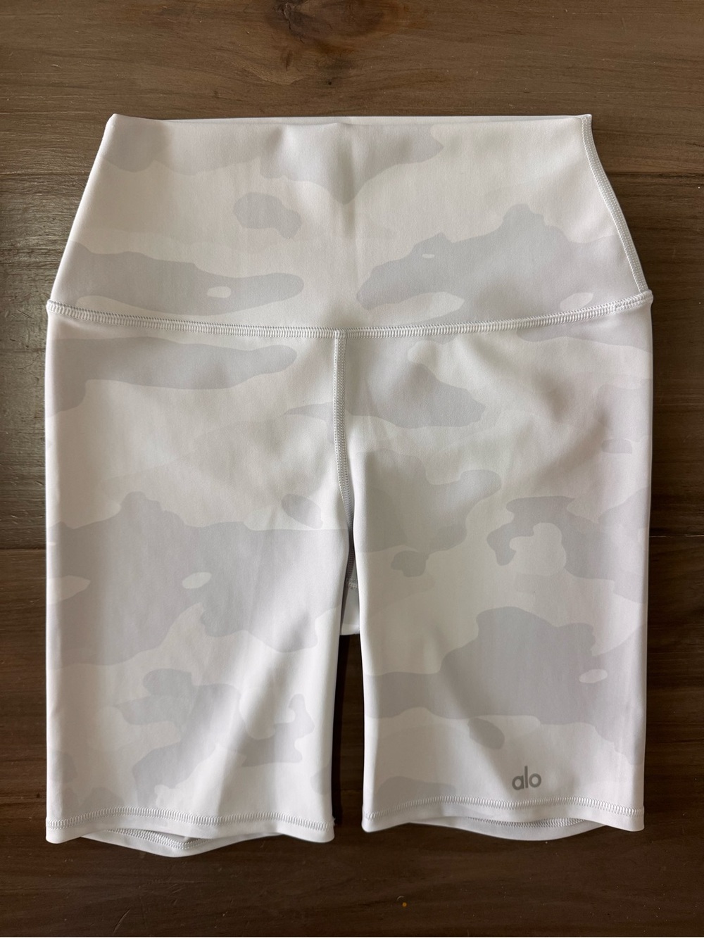 Alo Yoga High Waist Biker Shorts Women’s M White Grey Muted Camo